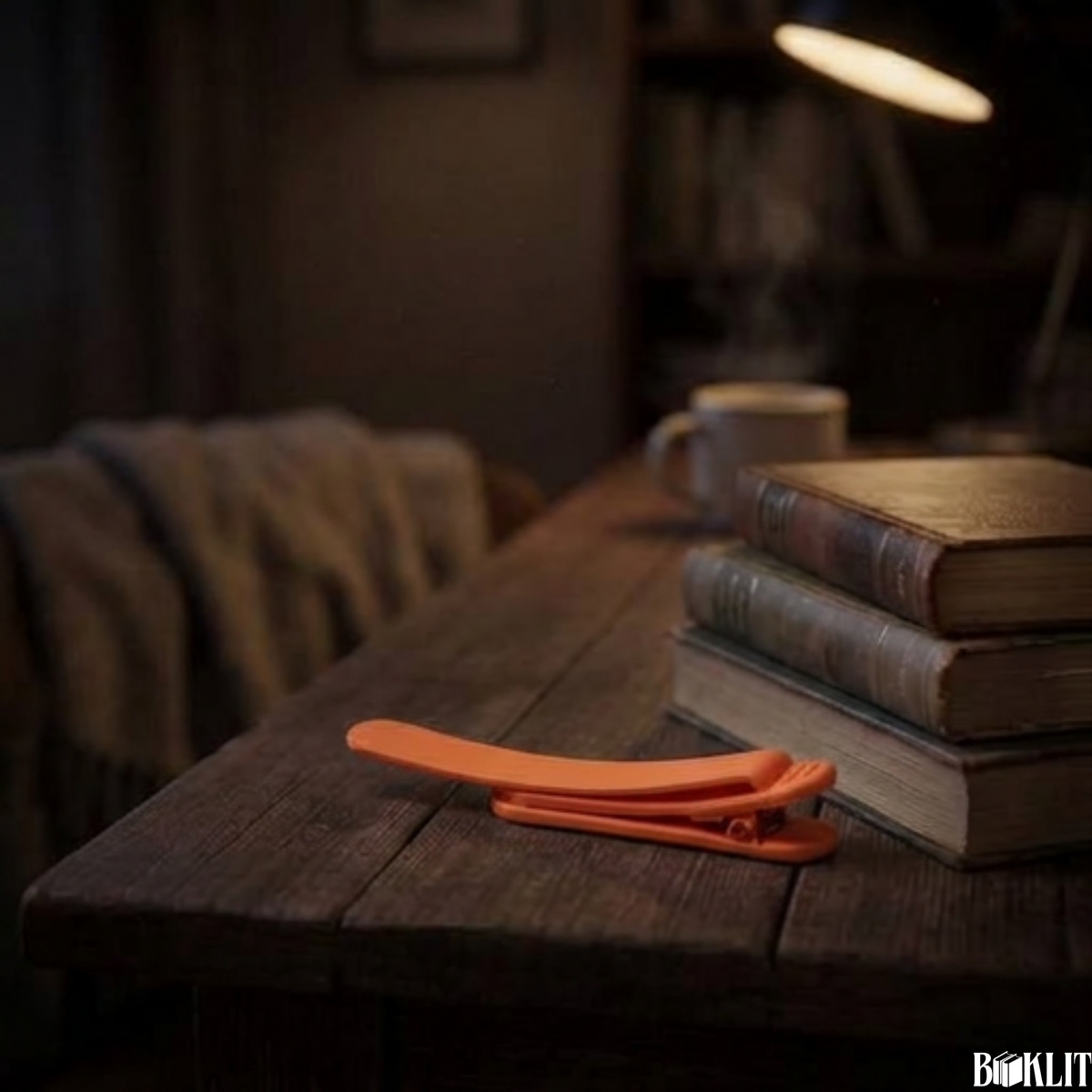BOOKLIT™ HoldMark